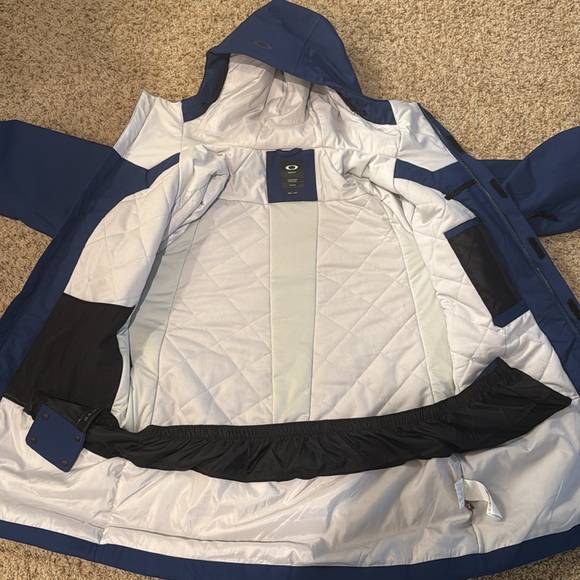 Men’s Large Oakley winter jacket/snowboarding jacket. Like new - Picture 7 of 8